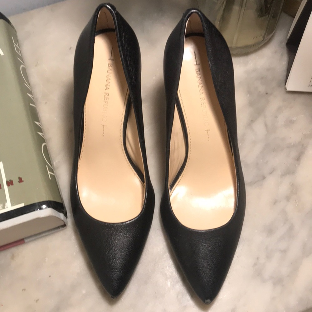 Banana republic black leather heels